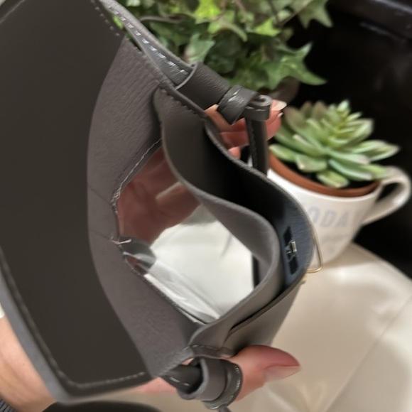 Like New Cell Phone/Purse Crossbody-Adjustable Strap-Gray - Picture 4 of 8